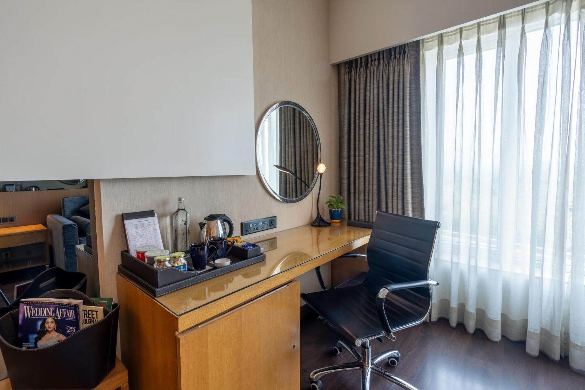 เดอะ เฟิร์น กอร์กอน Hotel มุมไบ ภายนอก รูปภาพ