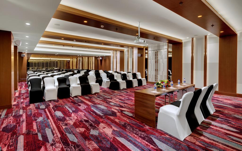 เดอะ เฟิร์น กอร์กอน Hotel มุมไบ ภายนอก รูปภาพ