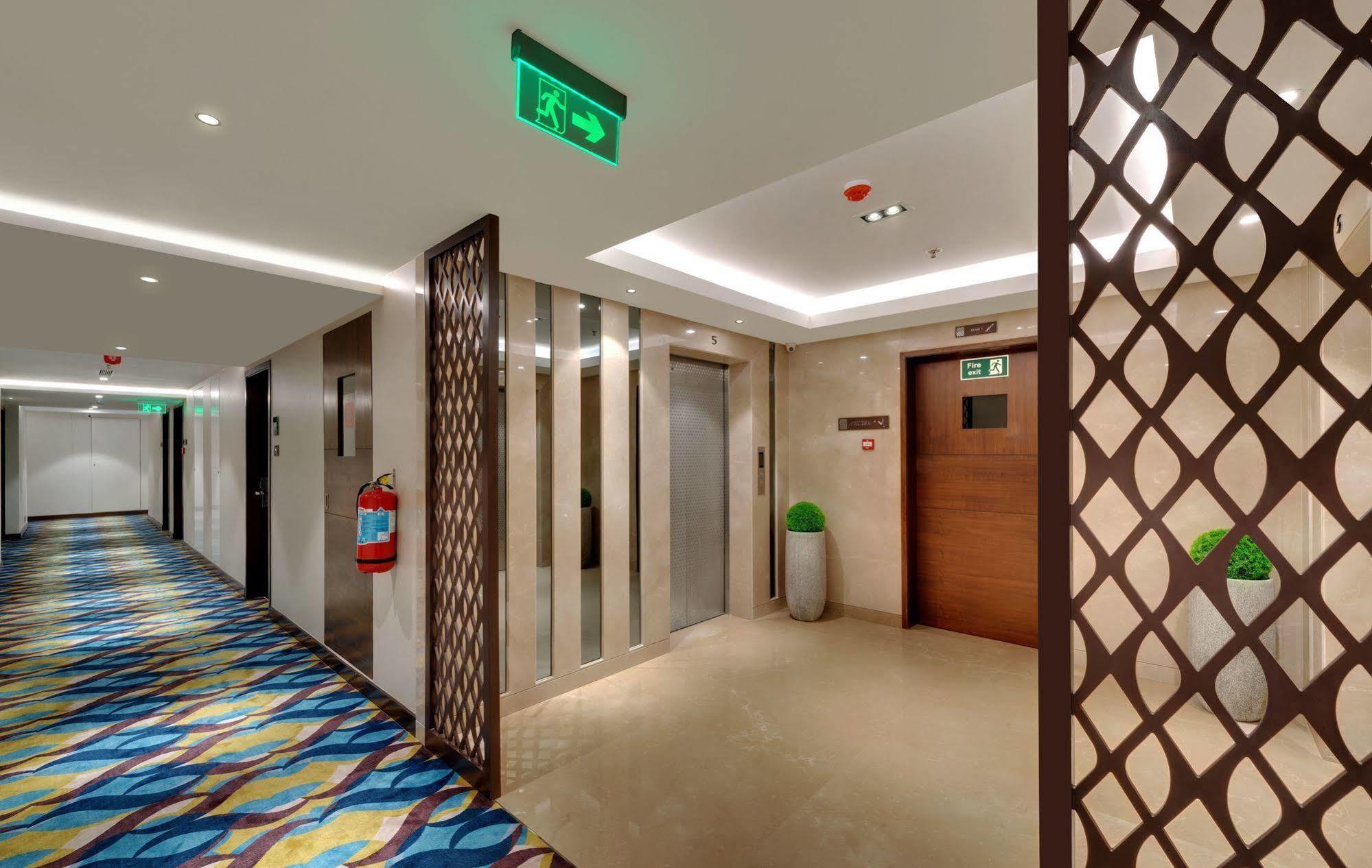 เดอะ เฟิร์น กอร์กอน Hotel มุมไบ ภายนอก รูปภาพ
