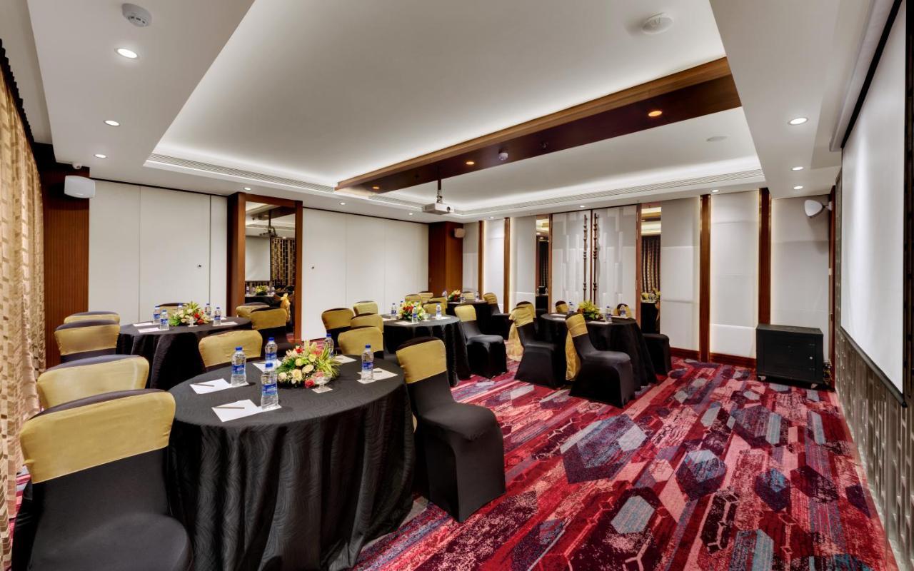 เดอะ เฟิร์น กอร์กอน Hotel มุมไบ ภายนอก รูปภาพ